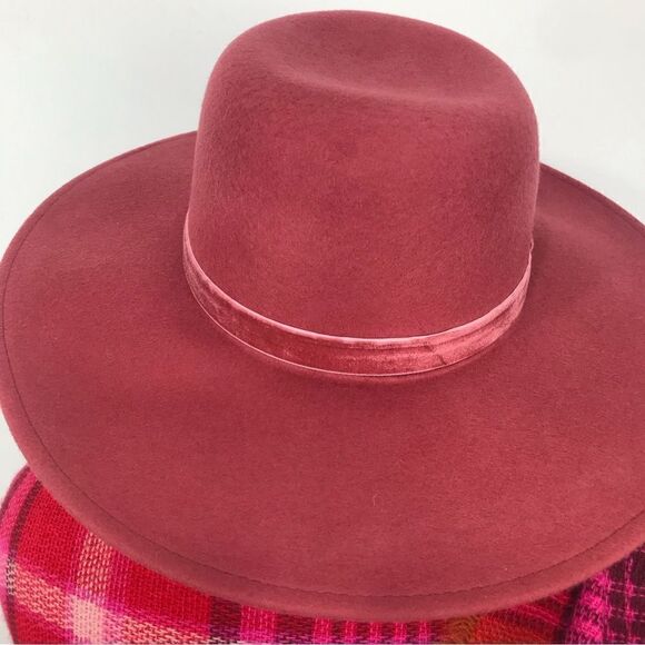 Bundle of Old Navy Pink Plaid Scarf A New Day 100% Wool Hat Matching Set NEW - Picture 7 of 14